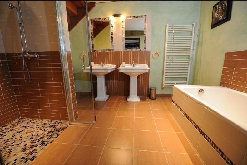 Le Domaine De Saint-Thomin Bed & Breakfast Nostang Bilik gambar